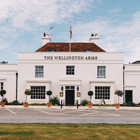 The Wellington Arms - Basingstoke-Reading Hotel Heckfield Екстериор снимка