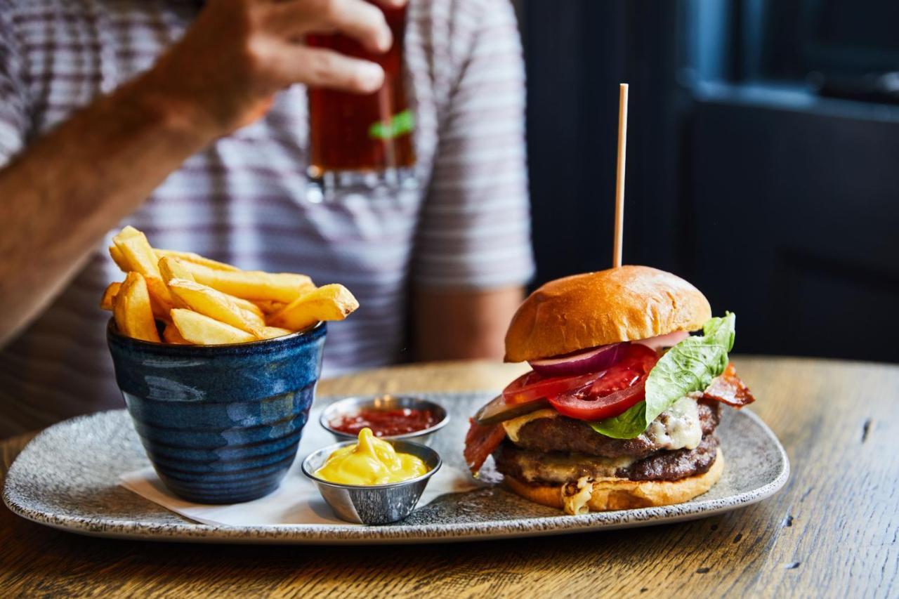 The Wellington Arms - Basingstoke-Reading Hotel Heckfield Екстериор снимка