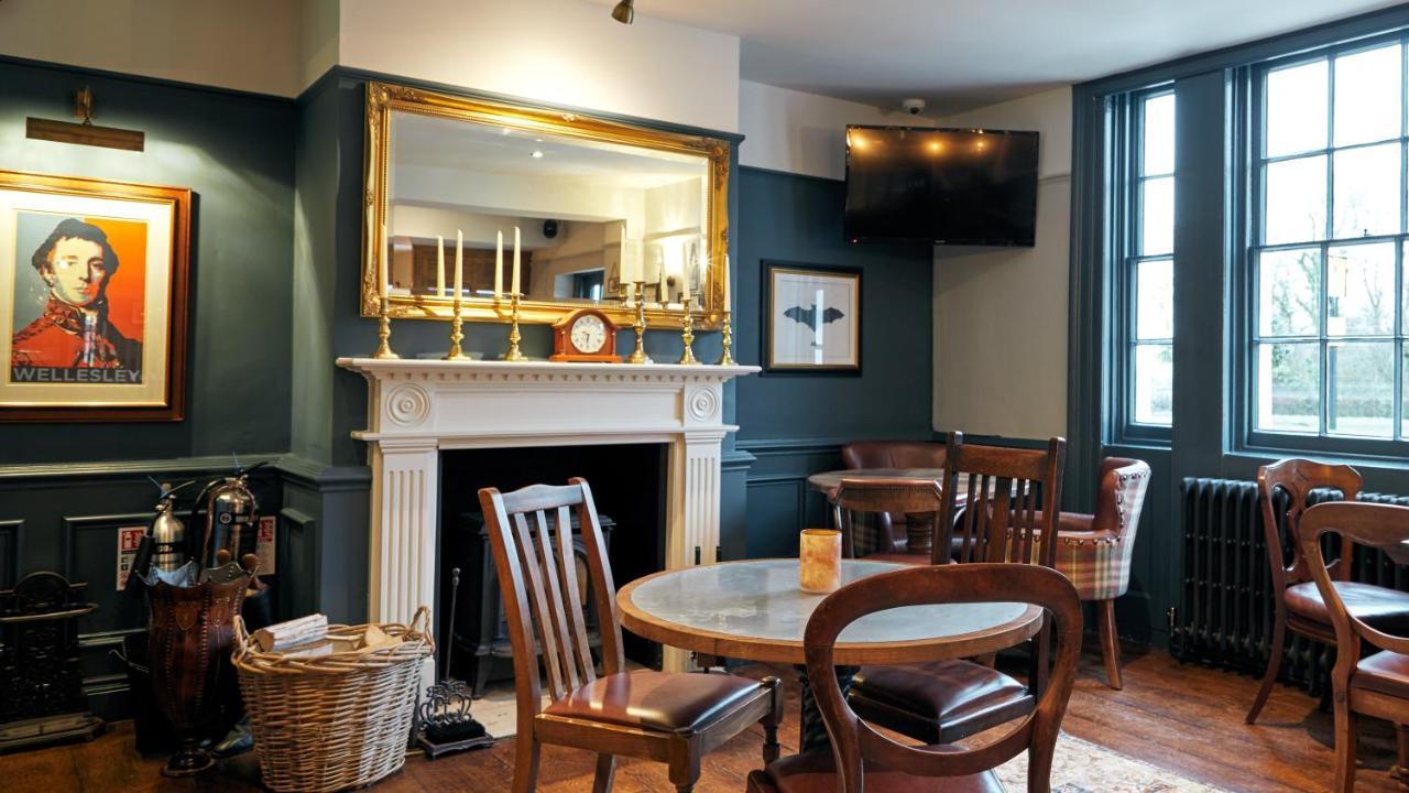 The Wellington Arms - Basingstoke-Reading Hotel Heckfield Екстериор снимка